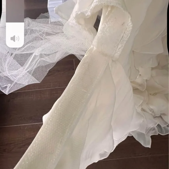 Custom made Elegant White Wedding Dress with Velcro train for easy detachment - Picture 9 of 10